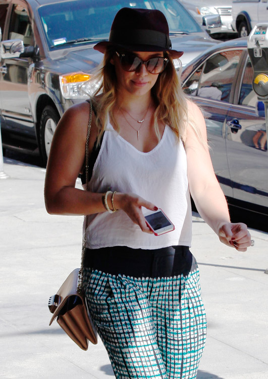 The Many Bags of Hilary Duff Part Two-10