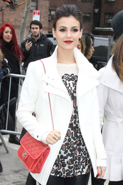 Celebrities with chanel boy bag deals