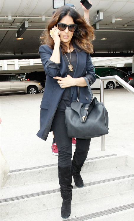 Salma Hayek Balenciaga Tube Bag-2