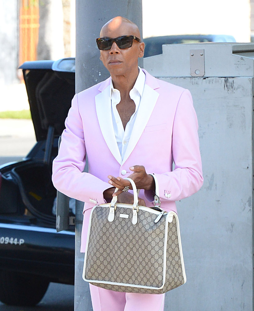 The Many Bags of Accessory-Loving Male Celebrities-28