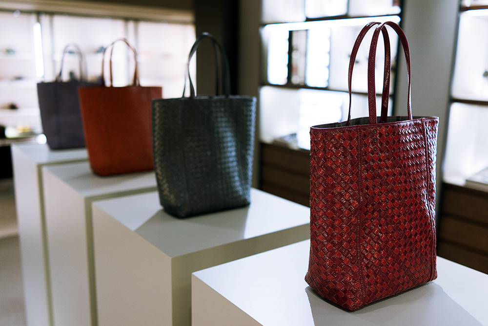 Bottega Veneta Initials: The Artisans (5)