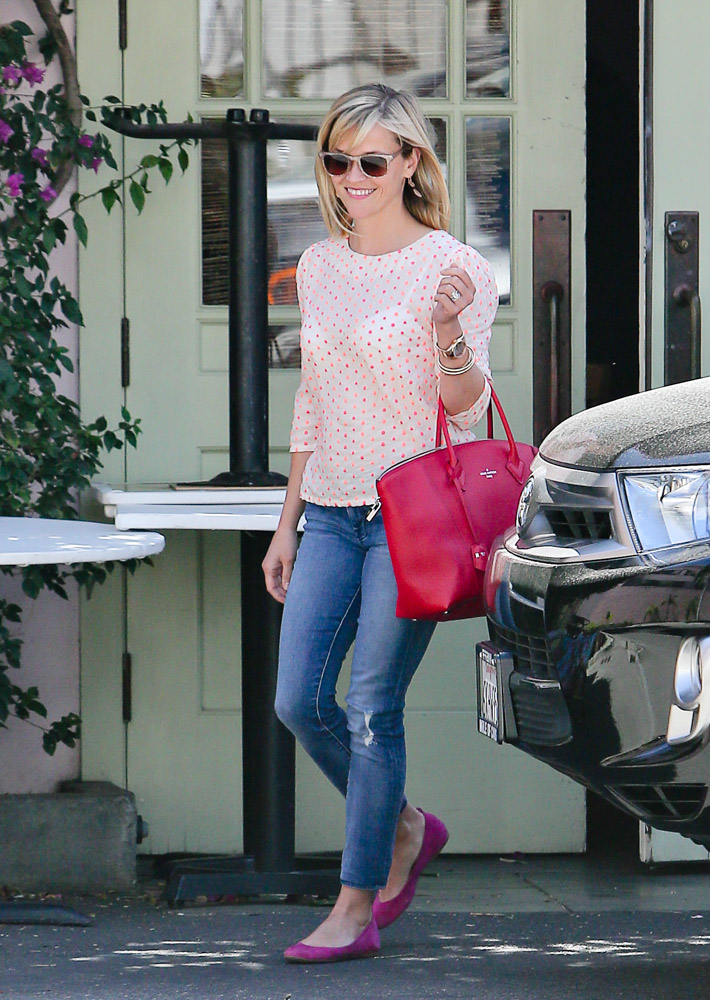 Reese Witherspoon Louis Vuitton Soft Lockit Bag-2
