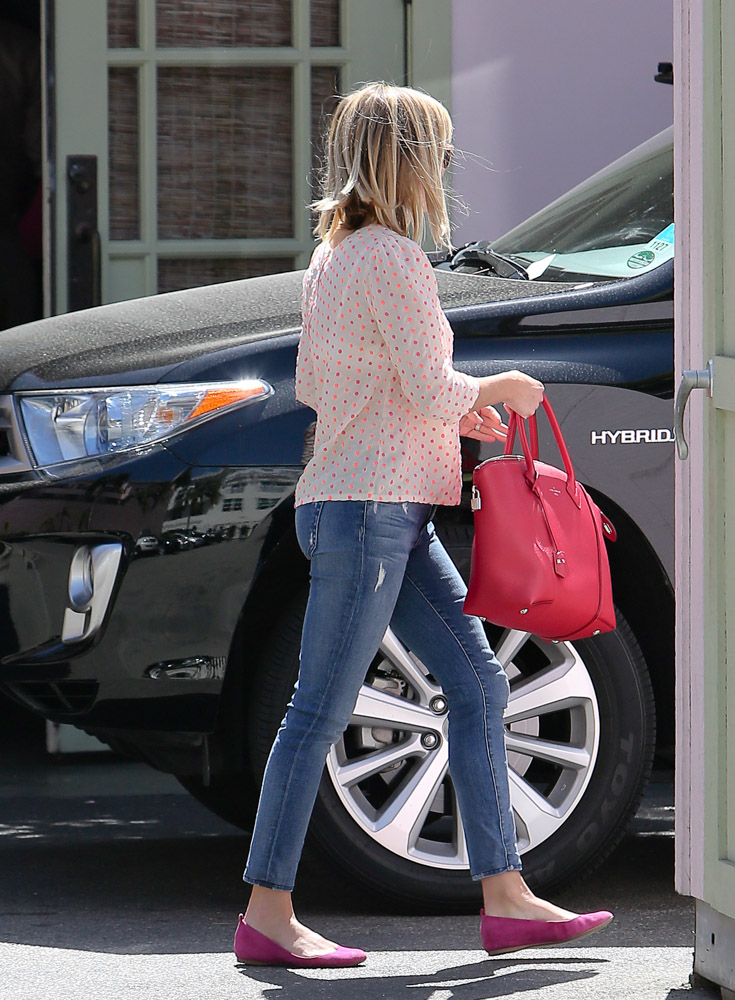 Reese Witherspoon Louis Vuitton Soft Lockit Bag-4