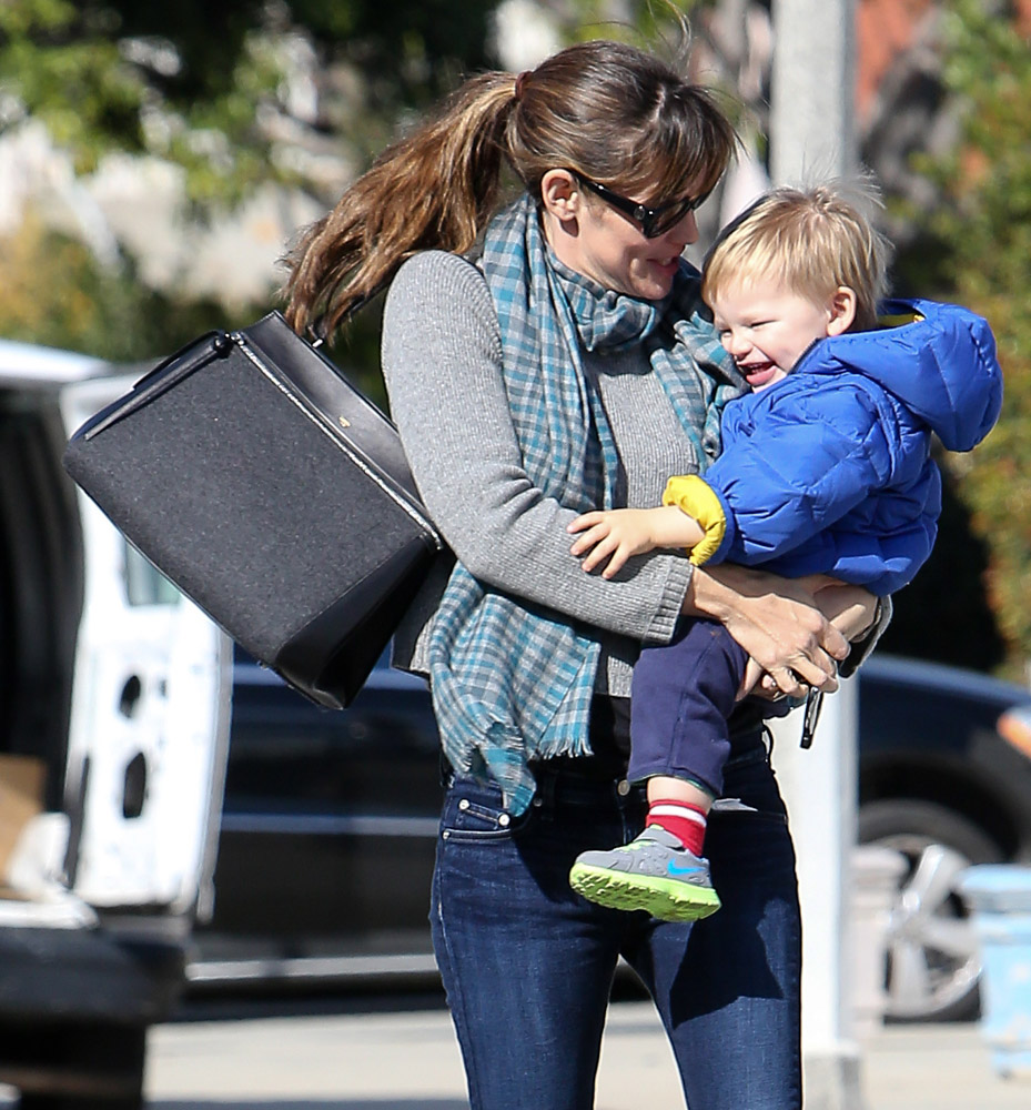 The Many Bags of Celebrity Moms - PurseBlog