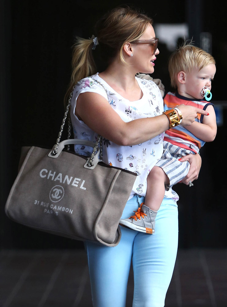 The Many Bags of Celebrity Moms-34