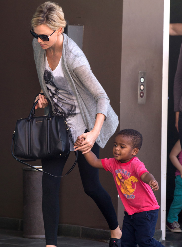 The Many Bags of Celebrity Moms-37