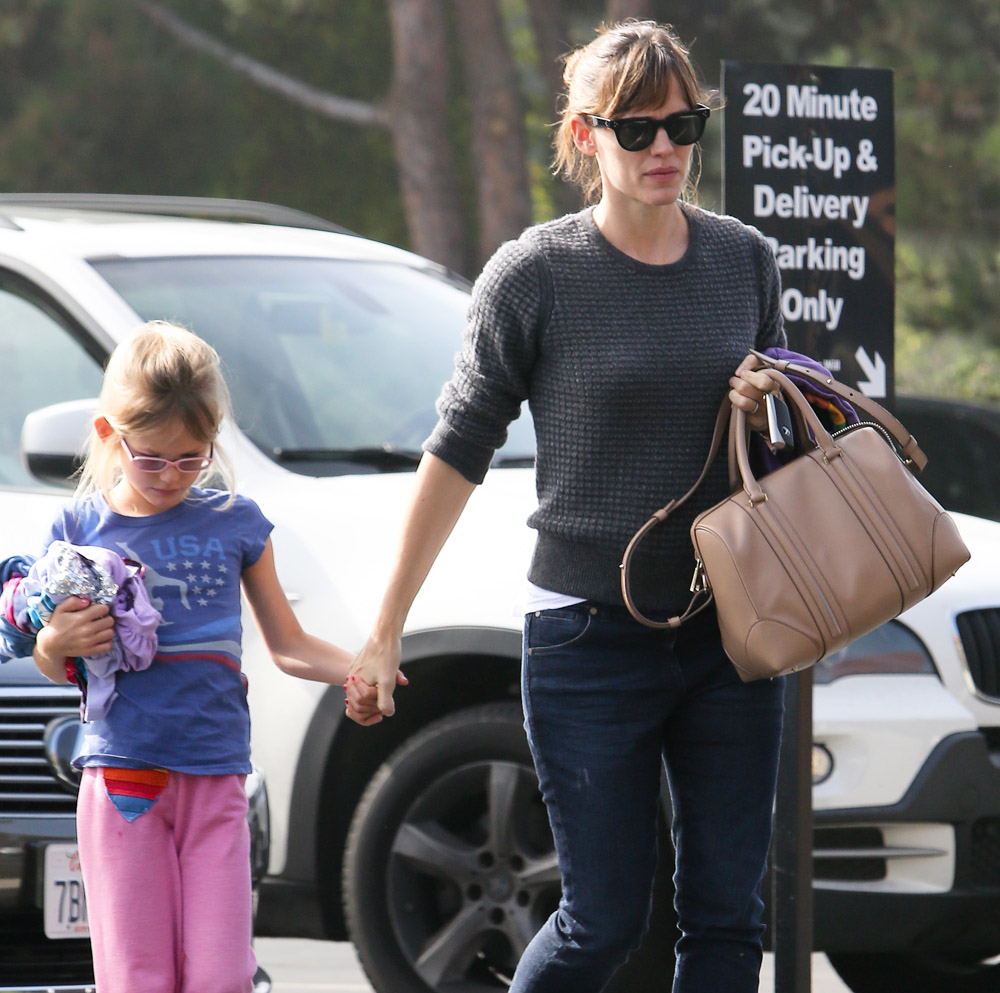 The Many Bags of Celebrity Moms-9