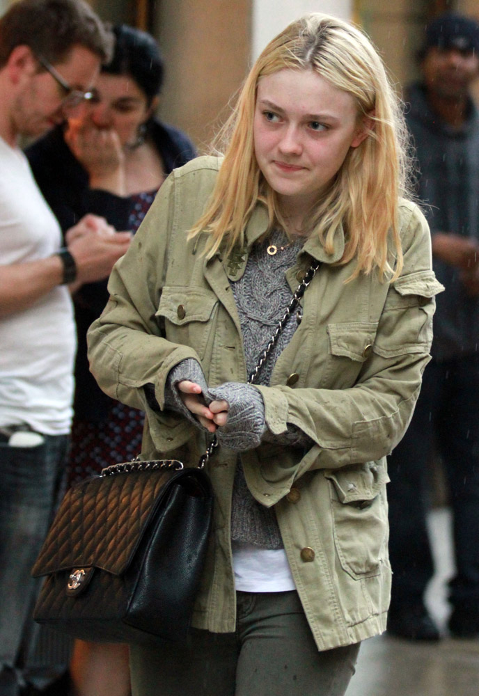 The Many Bags of Dakota and Elle Fanning-2