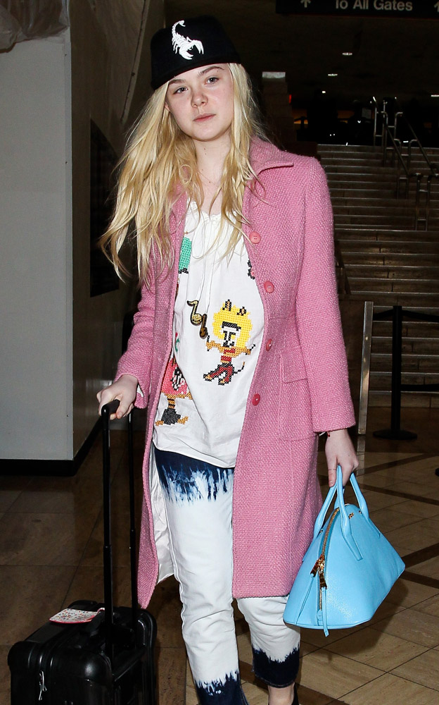 The Many Bags of Dakota and Elle Fanning-22