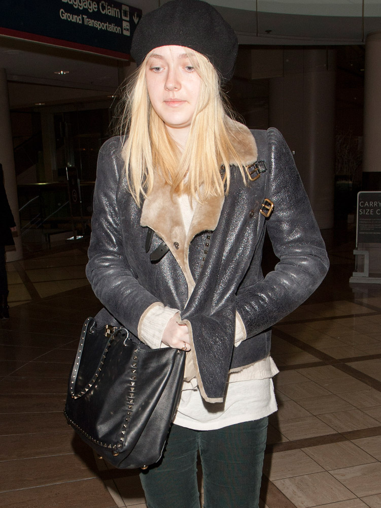 The Many Bags of Dakota and Elle Fanning-6