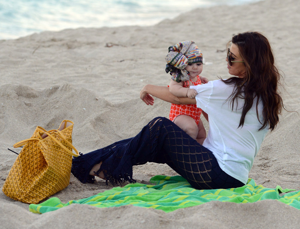 Celebrity Beach Bags 32