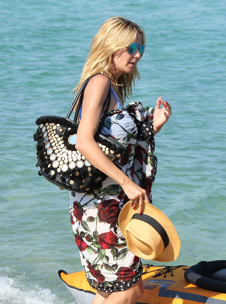 Check Out What Your Favorite Stars Carry to the Beach PurseBlog