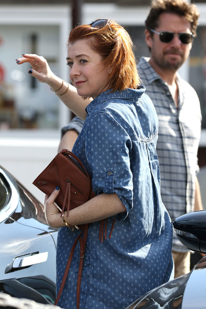 Alyson-Hannigan-Balenciaga-Papier-Envelope-Crossbody-Bag