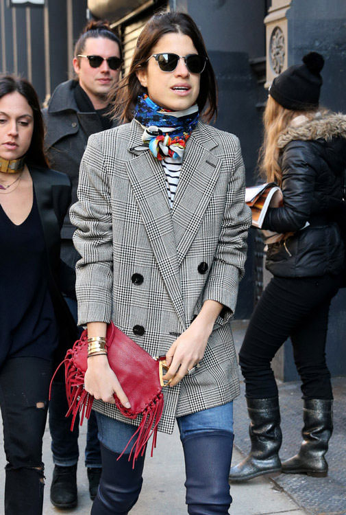 Leandra-Medine-Valentino-Gryphon-Finger-Clutch