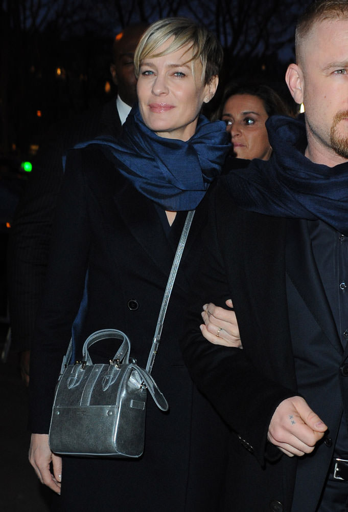 Robin-Wright-Giorgio-Armani-Mini-Borgonuovo-Tote