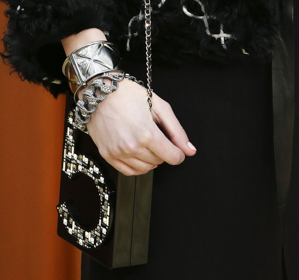 Chanel-Fall-2015-Handbags-13