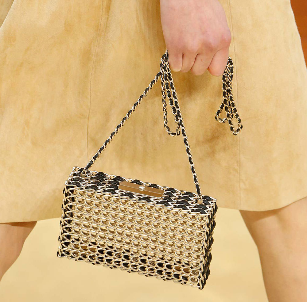 Chanel-Fall-2015-Handbags-23