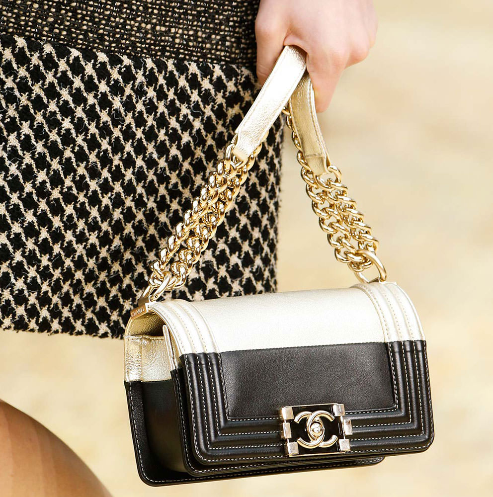Chanel-Fall-2015-Handbags-26