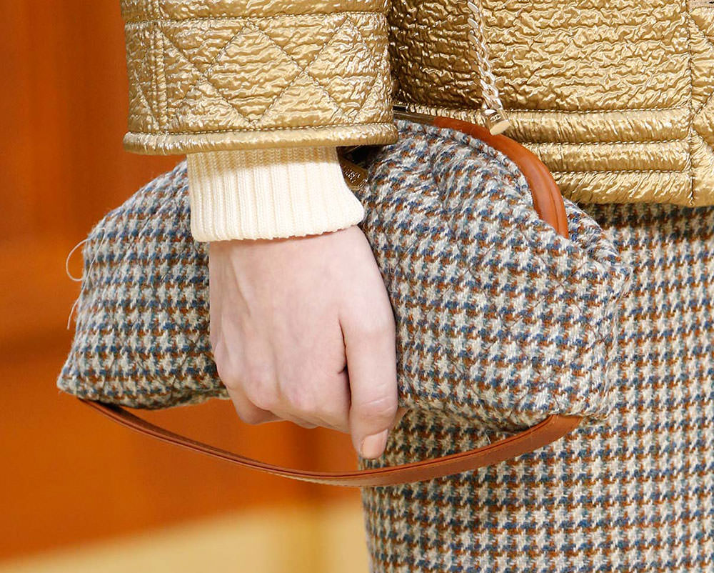 Chanel-Fall-2015-Handbags-30