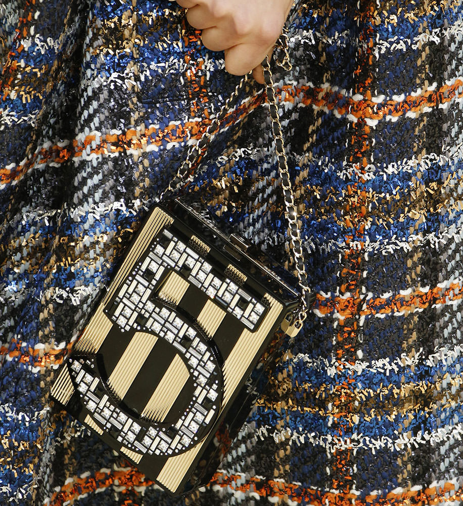 Chanel-Fall-2015-Handbags-9