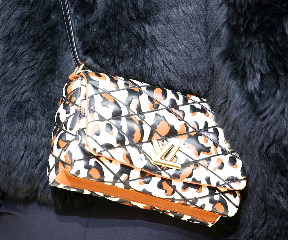 Louis-Vuitton-Fall-2015-Handbags-13