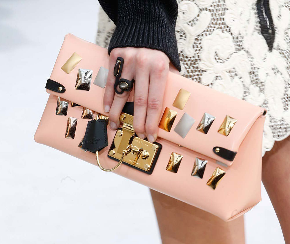 Louis-Vuitton-Fall-2015-Handbags-22