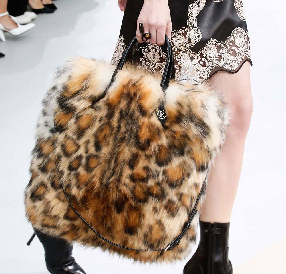 Louis-Vuitton-Fall-2015-Handbags-24