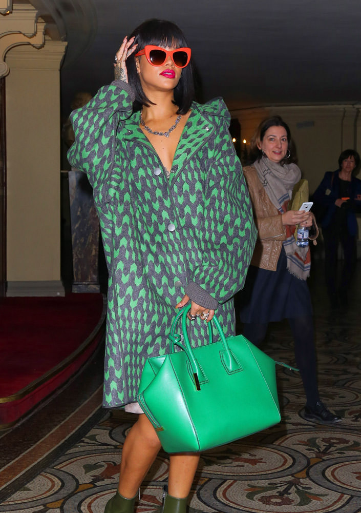 The Many Bags of Rihanna Part 3-9