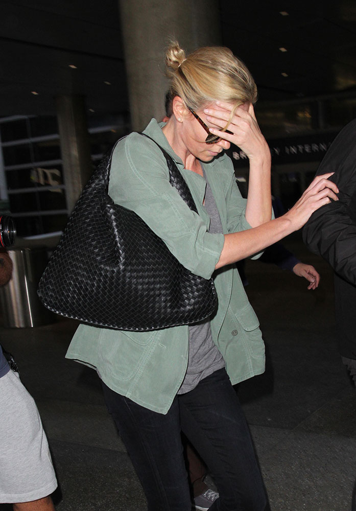 Charlize-Theron-Bottega-Veneta-Maxi-Veneta-Shoulder-Bag