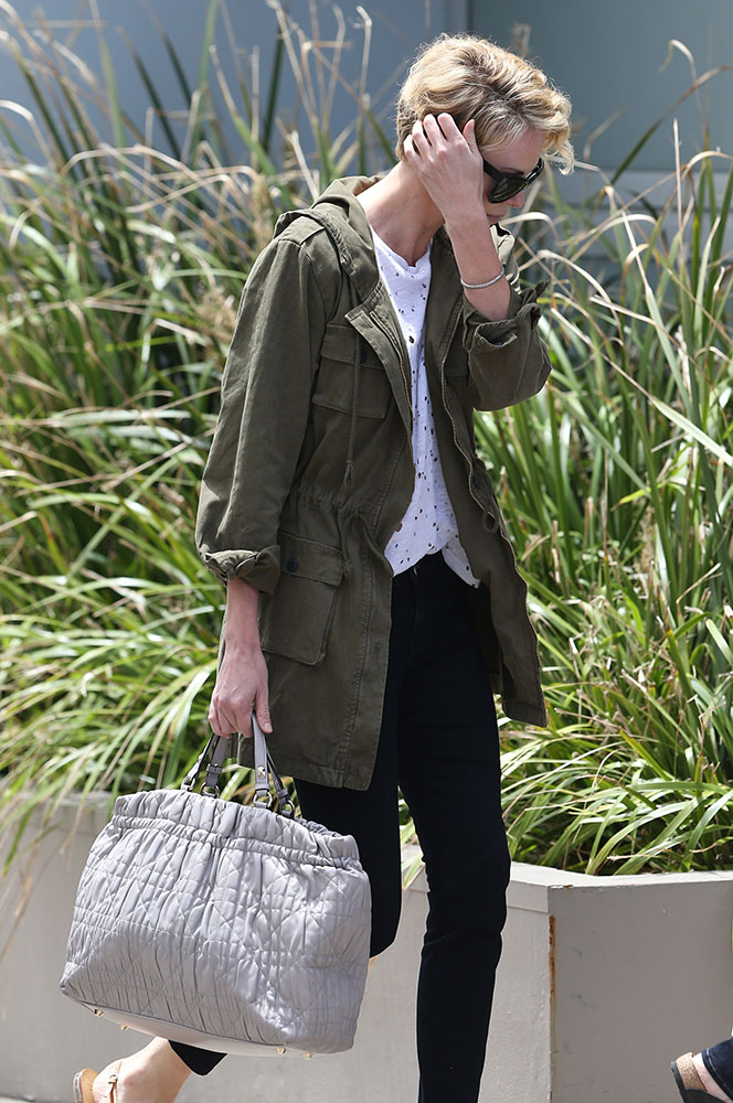 Charlize-Therone-Christian-Dior-Cannage-Tote