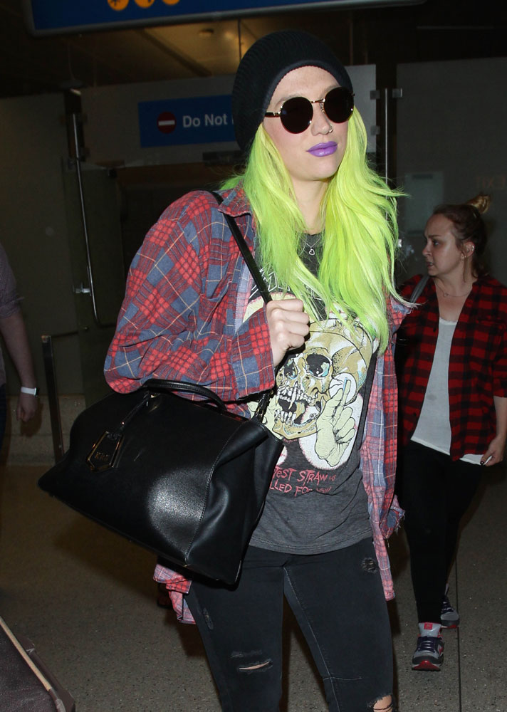 Kesha-Fendi-2Jours-Tote