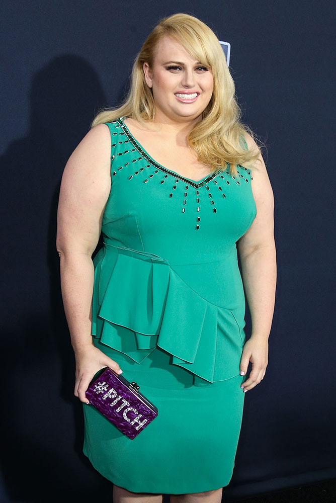 Rebel-Wilson-Edie-Parker-Pitch-Jean-Clutch