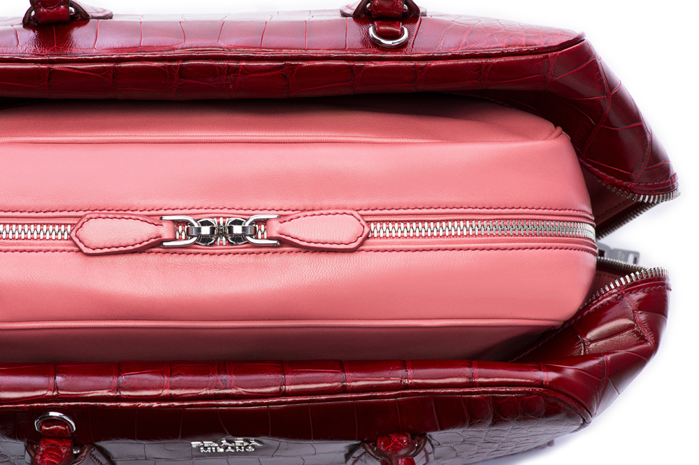 Prada Inside Bag Croco Cherry Tamaris Detail 06