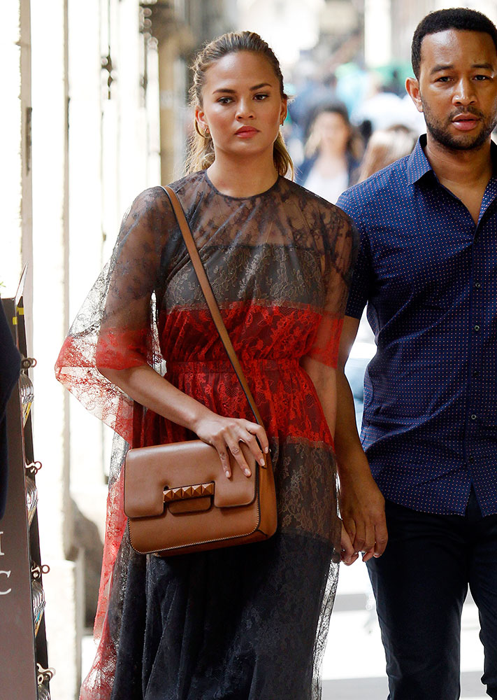 Chrissy-Teigen-Valentino-Rockstud-Flap-Bag