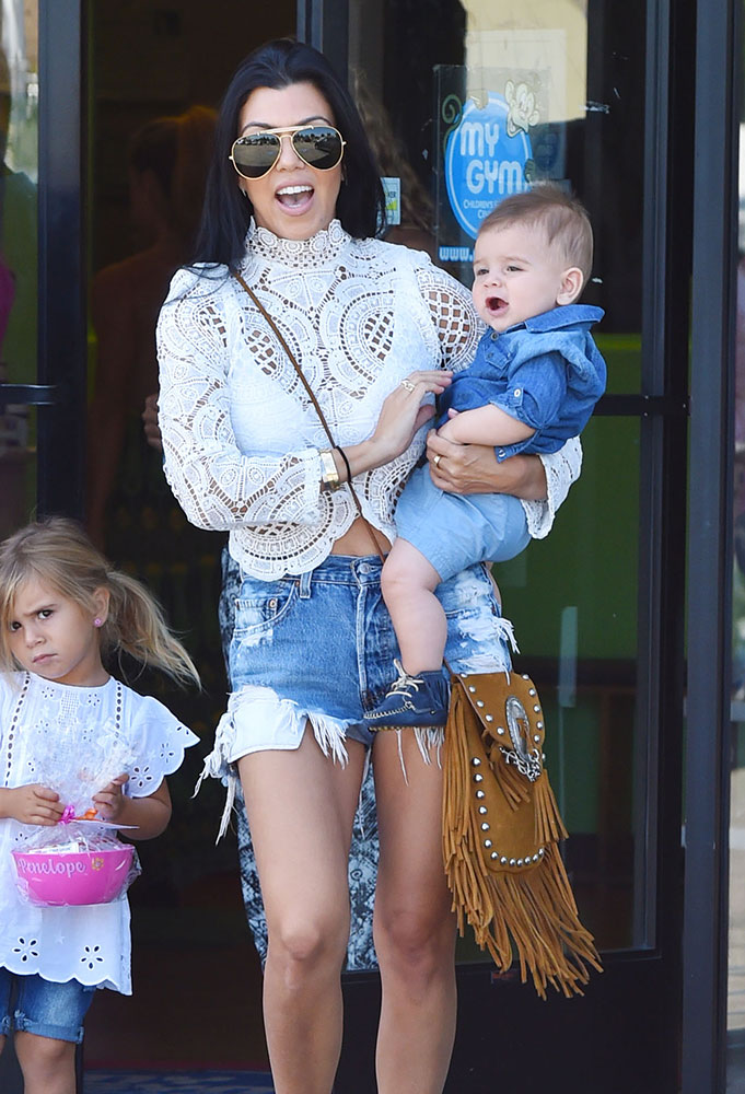 Kourtney-Kardashian-Saint-Laurent-Anita-Fringed-Bag