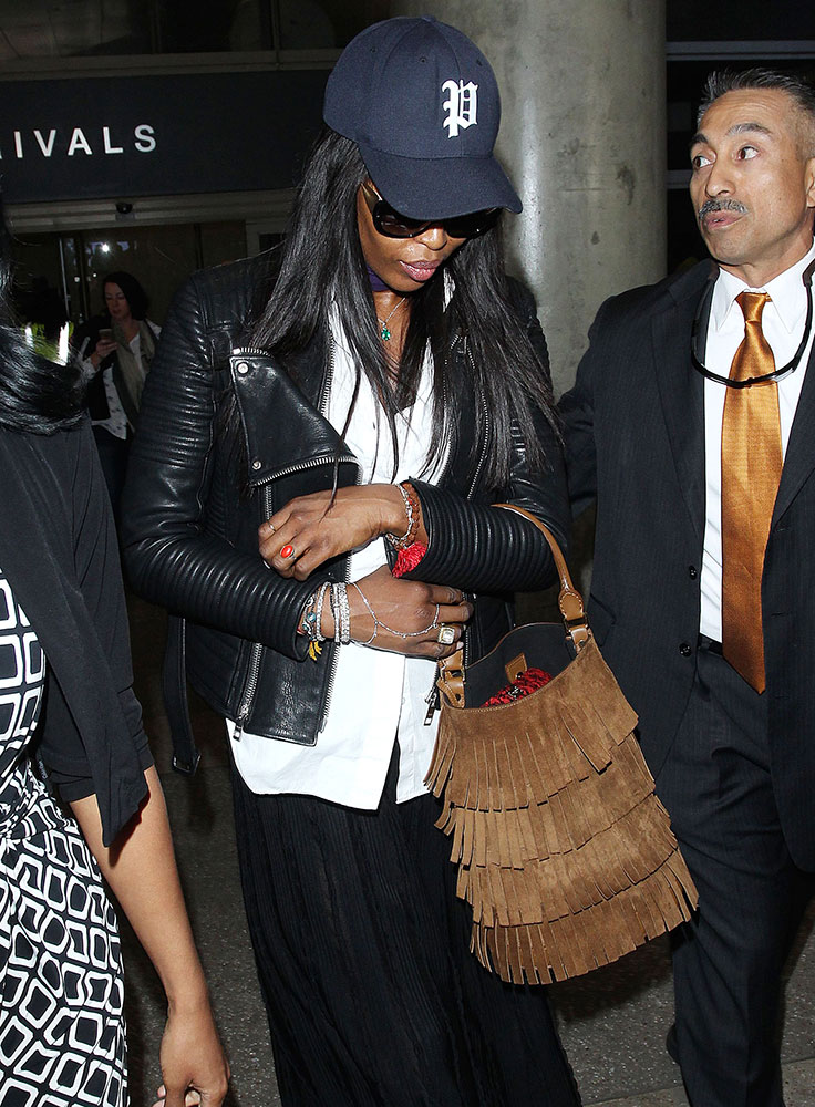 Naomi-Campbell-Burberry-Suede-Fringe-Bucket-Bag