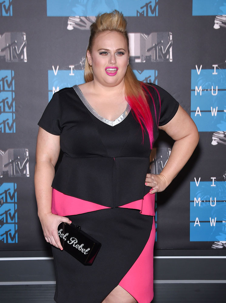 Rebel-Wilson-Edie-Parker-Flavia-Bespoke-Clutch