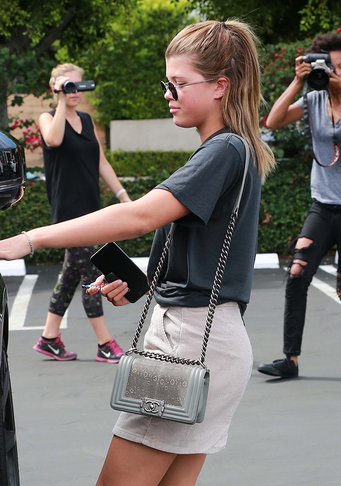 Sofia-Richie-Chanel-Stringray-Boy-Bag