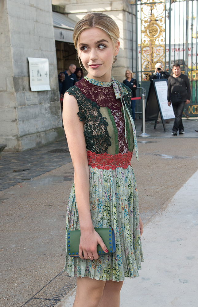 Kiernan-Shipka-Valentino-Rockstud-Clutch