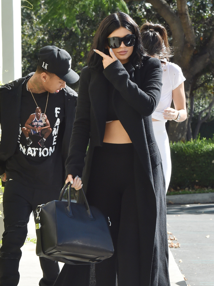 Kylie-Jenner-Givenchy-Antigona-Bag