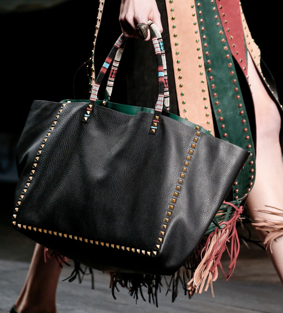 Valentino-Spring-2016-Bags-25