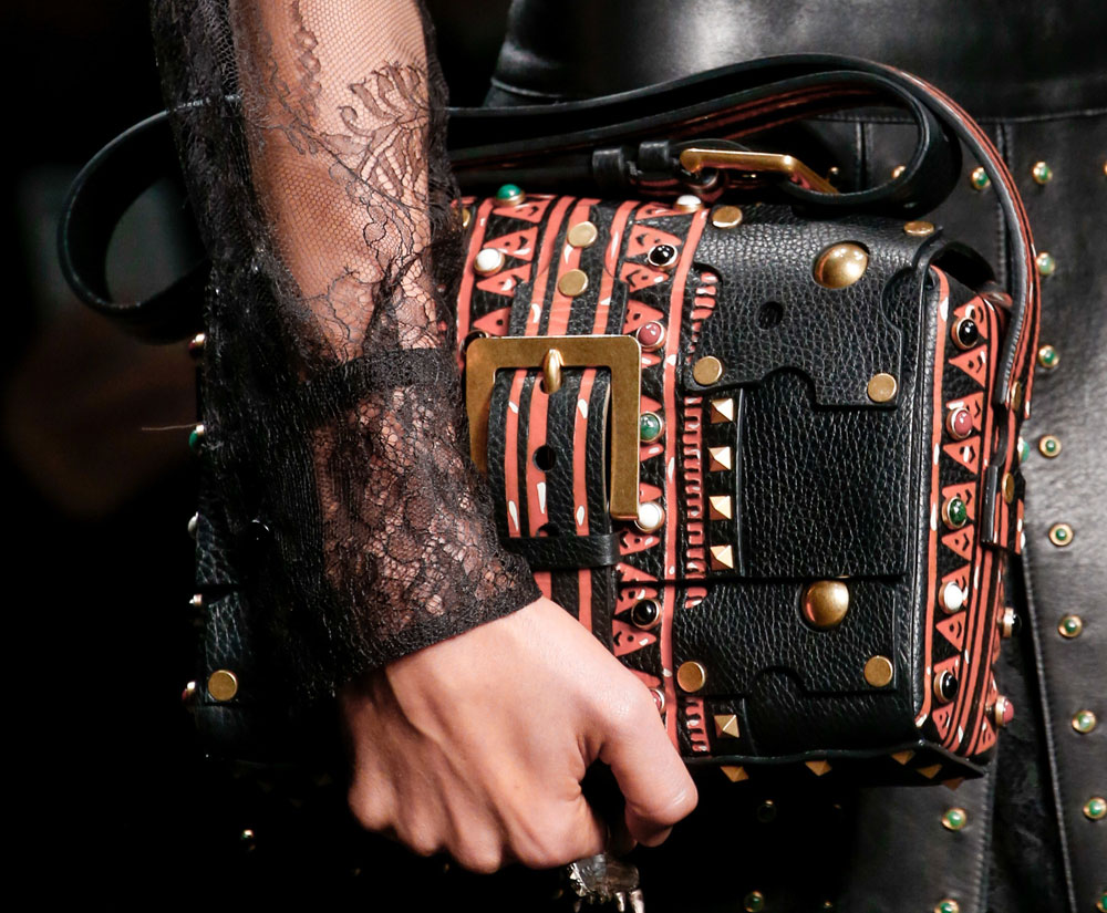 Valentino-Spring-2016-Bags-28