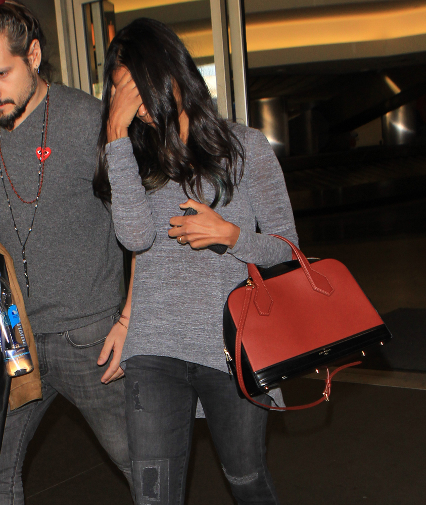 Zoey-Saldana-Louis-Vuitton-Dora-Bag