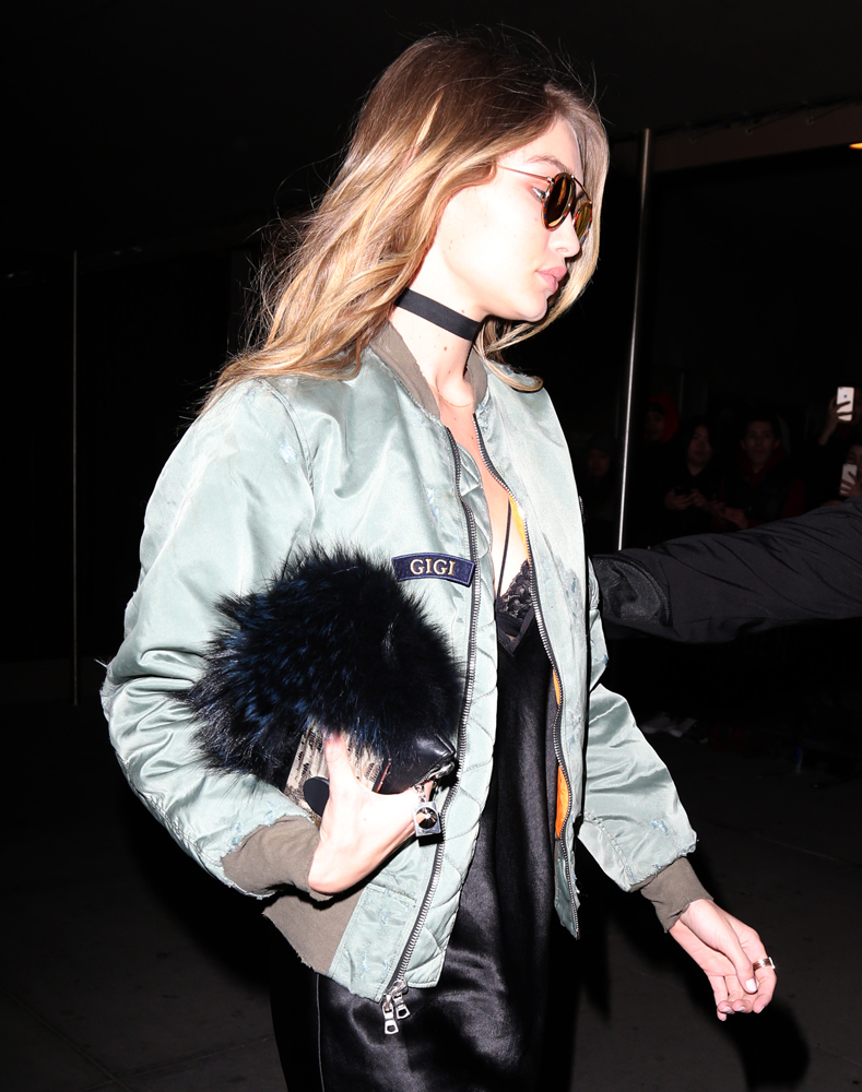 Gigi-Hadid-Emm-Juo-Majorelle-Clutch