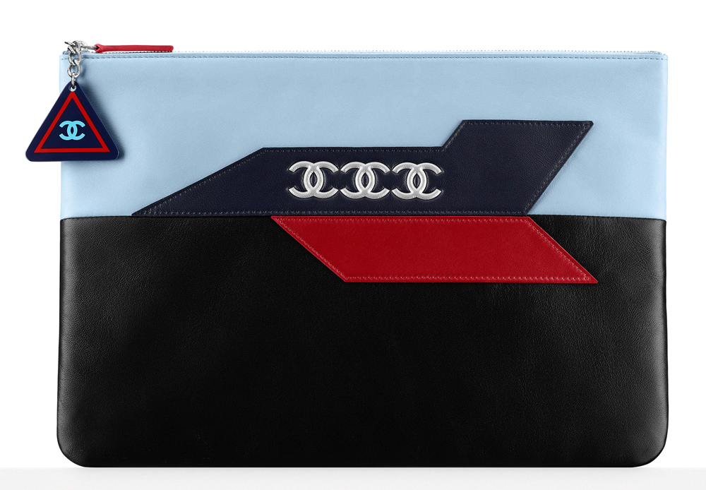 Chanel-Large-Lambskin-Zipper-Pouch-1075