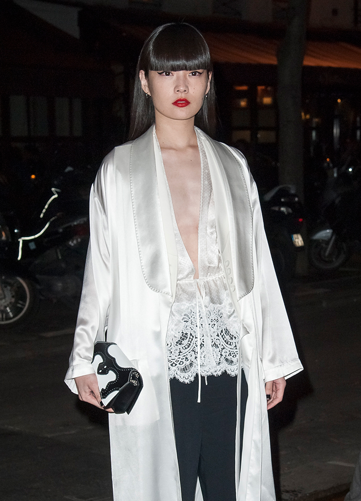 Kozue-Akimoto-Givenchy-Bow-Cut-Clutch