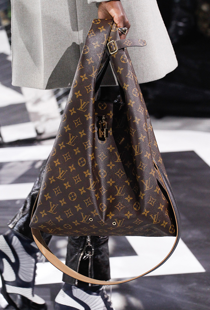 Louis Vuitton&#39;s Fall 2016 Bags Introduced New Shapes and Prints - PurseBlog