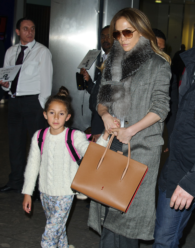 Jennifer-Lopez-Christian-Louboutin-Paloma-Tote