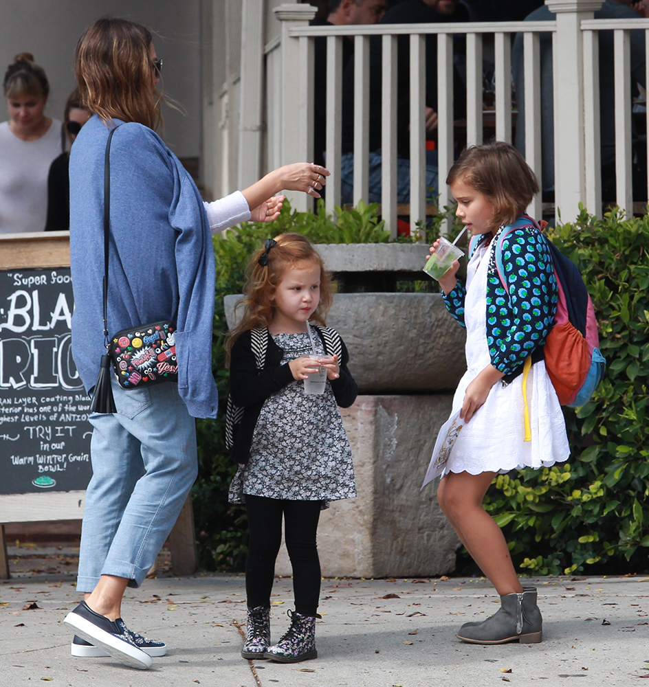 Jessica-Alba-Anya-Hindmarch-Sticker-Crossbody-Bag