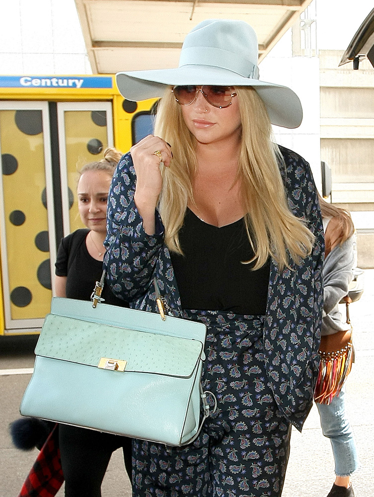 Kesha-Balenciaga-Le-Dix-Bag